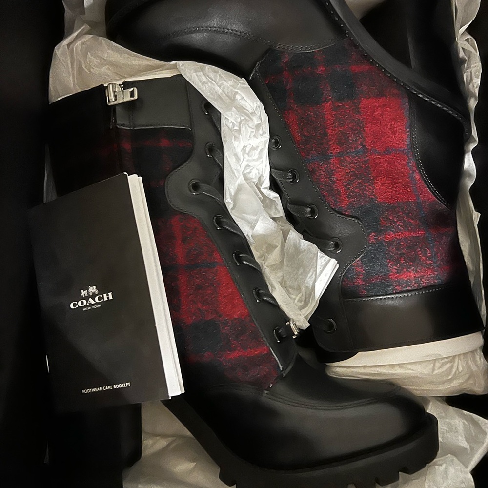 Coach Hedy Lace women’s boots in size 9.5 never worn!